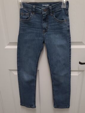 Wrangler Slim Straight Jeans in Medium Blue Wash